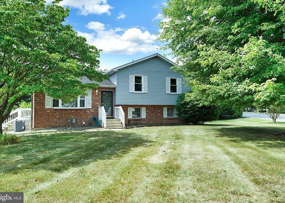 1st image of 138 Hearth Stone Dr