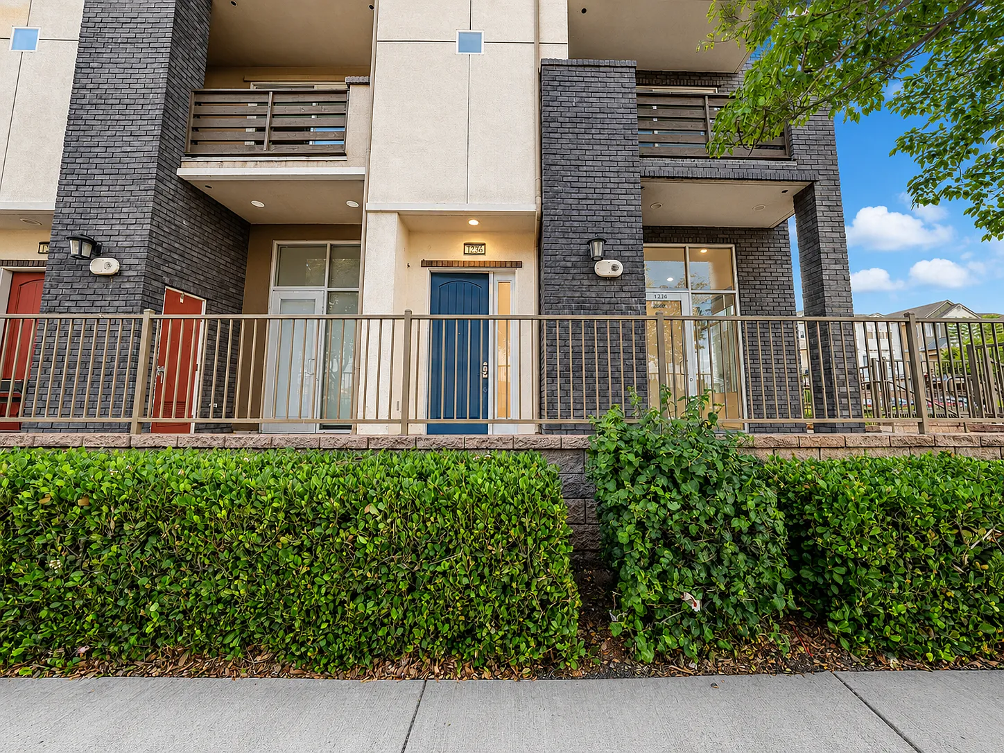 4 bed, 2195 sqft, $4,650 — Photo 4