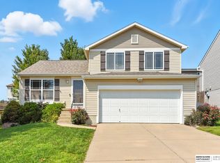 15410 Clay St, Bennington, NE 68007