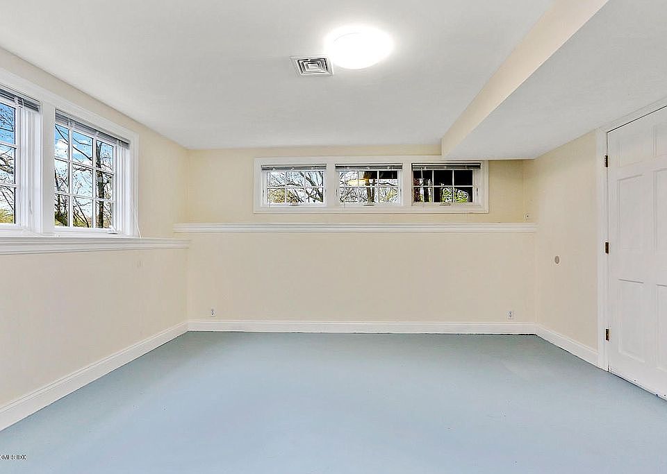 2nd image of 5 Ferris Dr