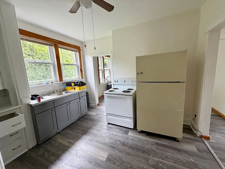 42 Warren St — Photo 8