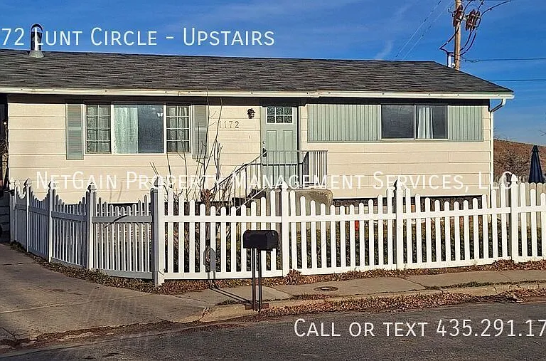 1172 Lunt Cir #UPSTAIRS — Photo 1