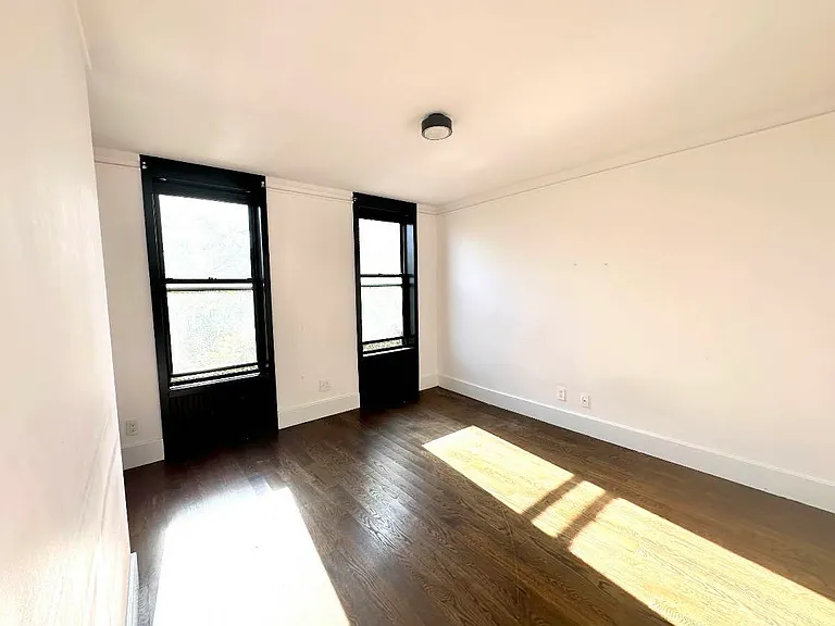 61 3rd Pl #2R — Photo 6