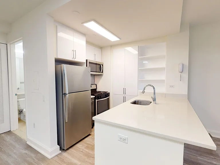 10 Hanover Square — Photo 133