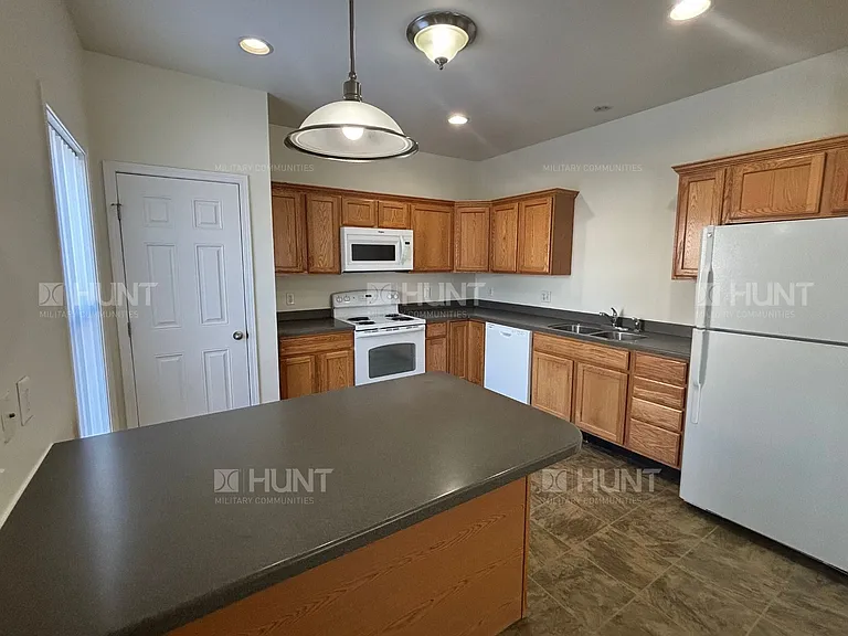 146 Barrett Dr — Photo 5