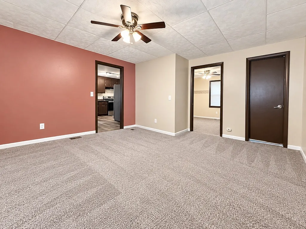 3 bed, 1000 sqft, $1,750 — Photo 3