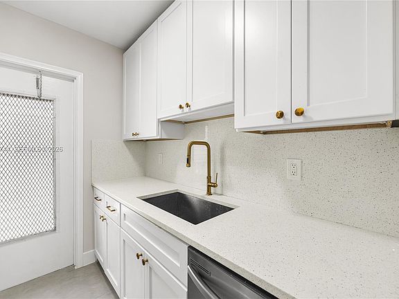 3rd image of 2418 Polk St APT 204