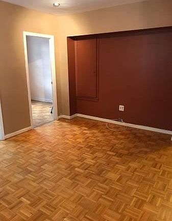 3rd image of 74 Avenue S Floor 2