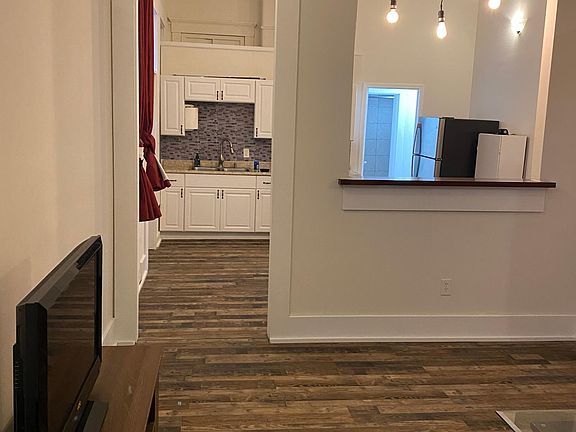3rd image of 809 S Shelby St #1
