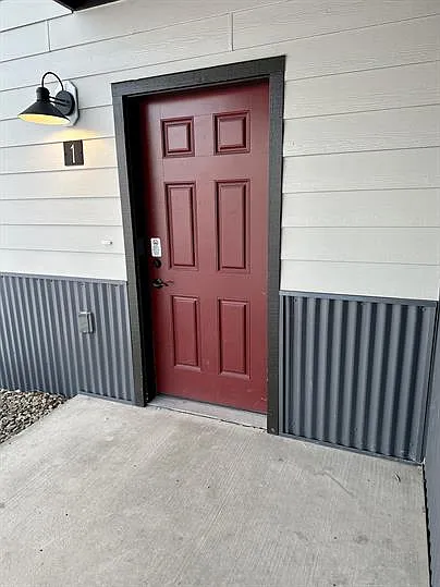 1040 Enterprise Dr #1 — Photo 2