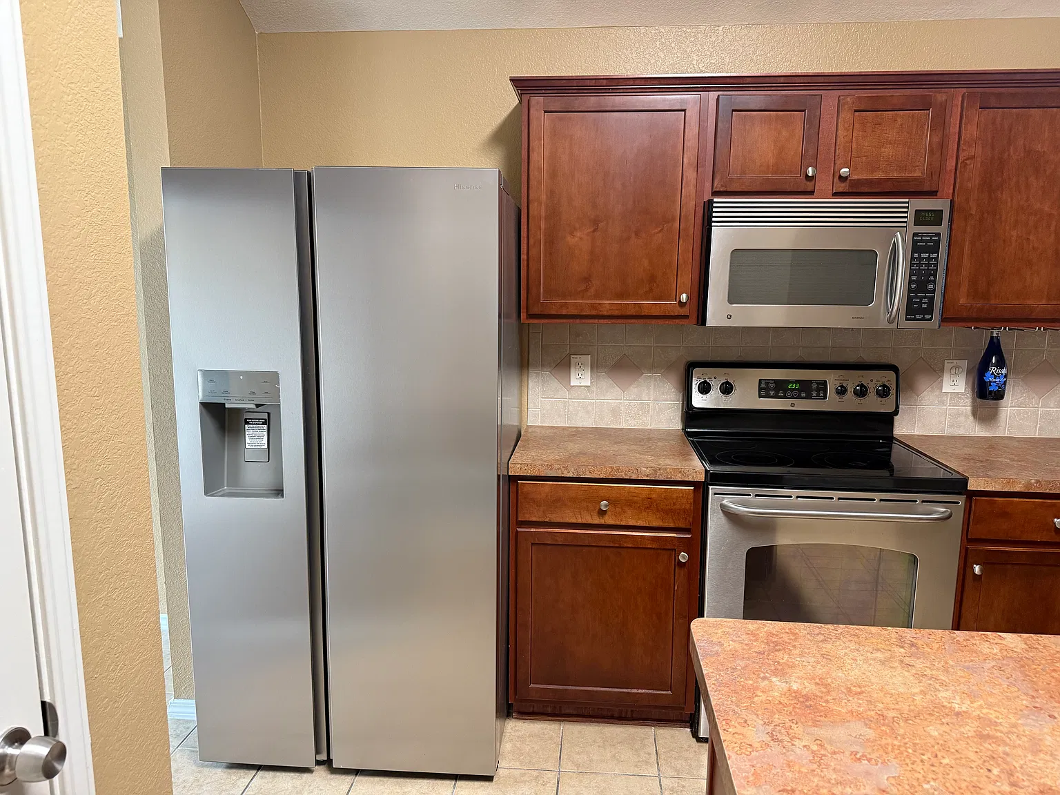 3 bed, 1384 sqft, $2,000 — Photo 3