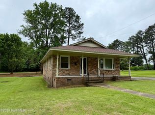 208 W Gray St, Windsor, NC 27983