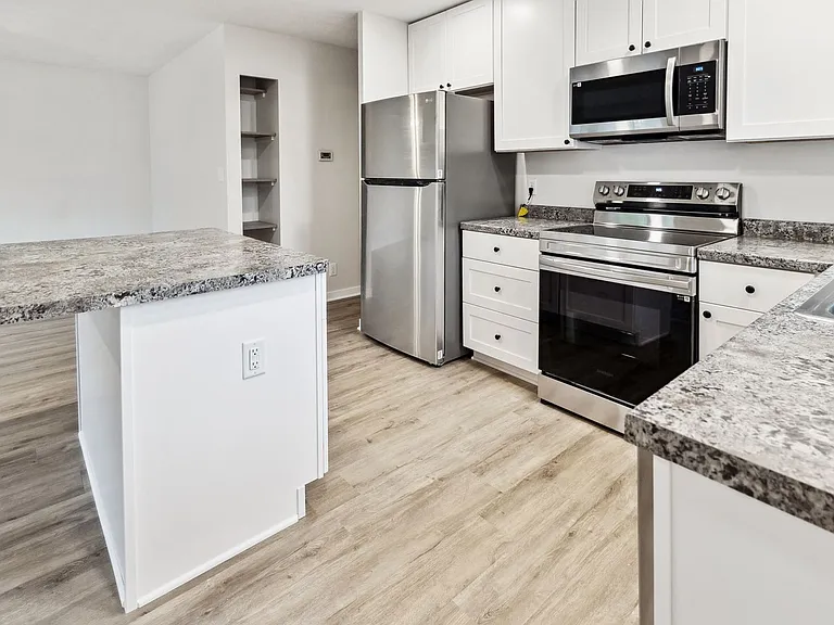 5049 Grassridge Rd — Photo 2