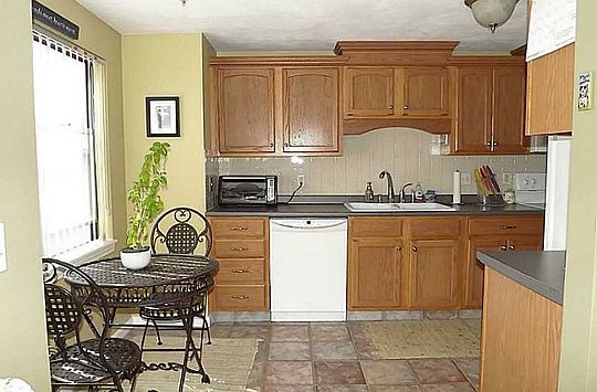 2nd image of 2704 Pinewood Dr