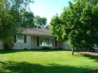 620 11th St, Silvis, IL 61282