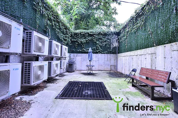 Rented by Clove Realty LLC | media 18