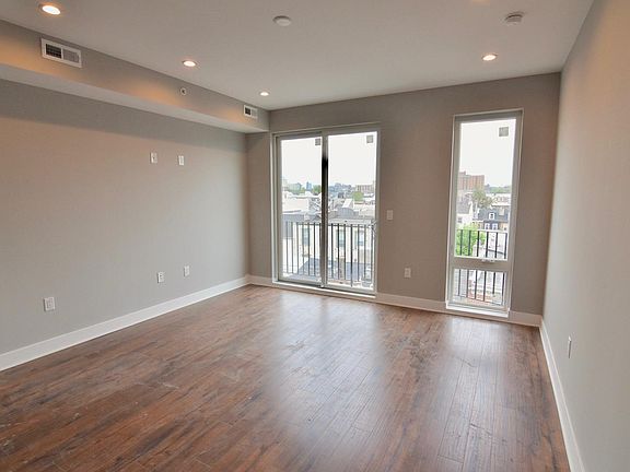 4th image of 330 Cambridge St #3C