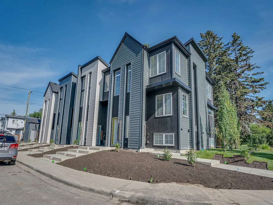 2704 25th Ave SW