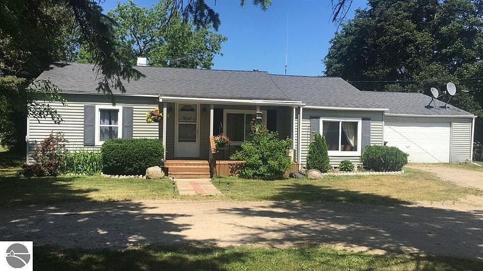 1st image of 433 Saginaw St
