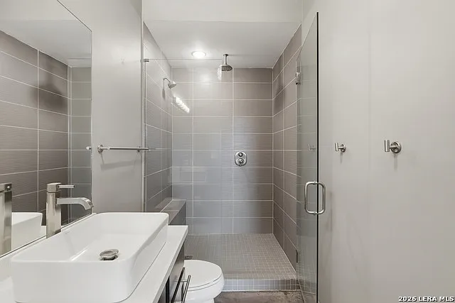 1542 N Alamo St #201 — Photo 16