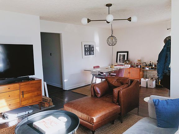 FULL LIVING/DINING ROOM