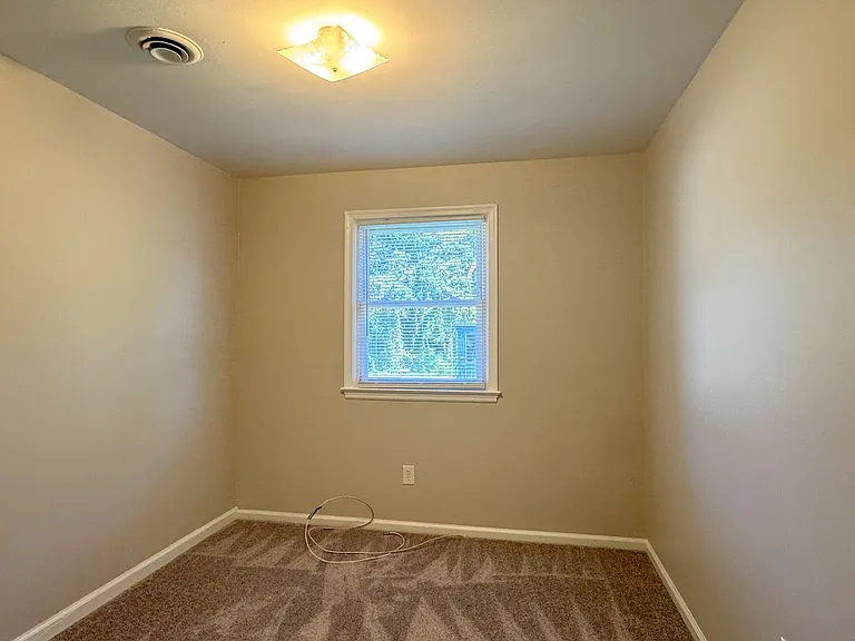 810 E Poythress St #A — Photo 11