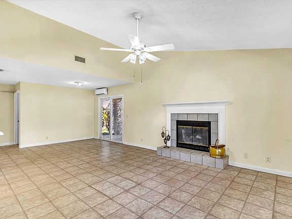 3rd image of 127 Sandalwood Dr