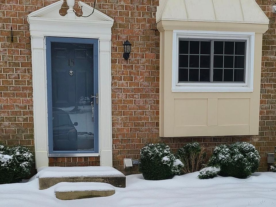 1st image of 15 Longmont Ct