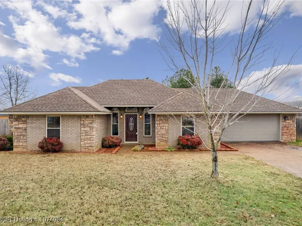 590 S Oak St, Greenwood, AR 72936