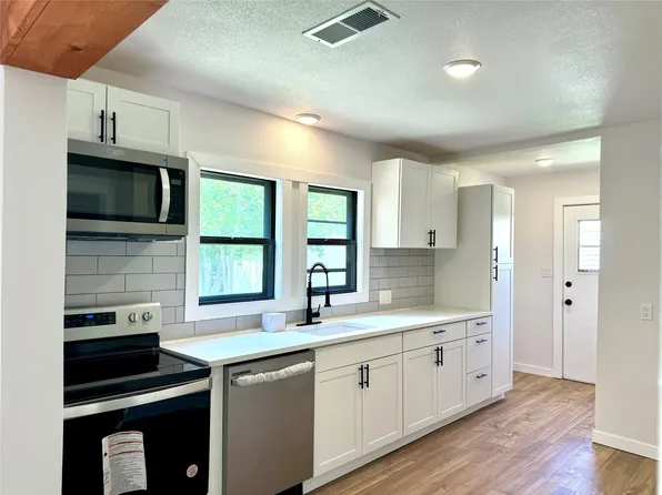 1113 Commerce Dr, Greenville, TX 75401
