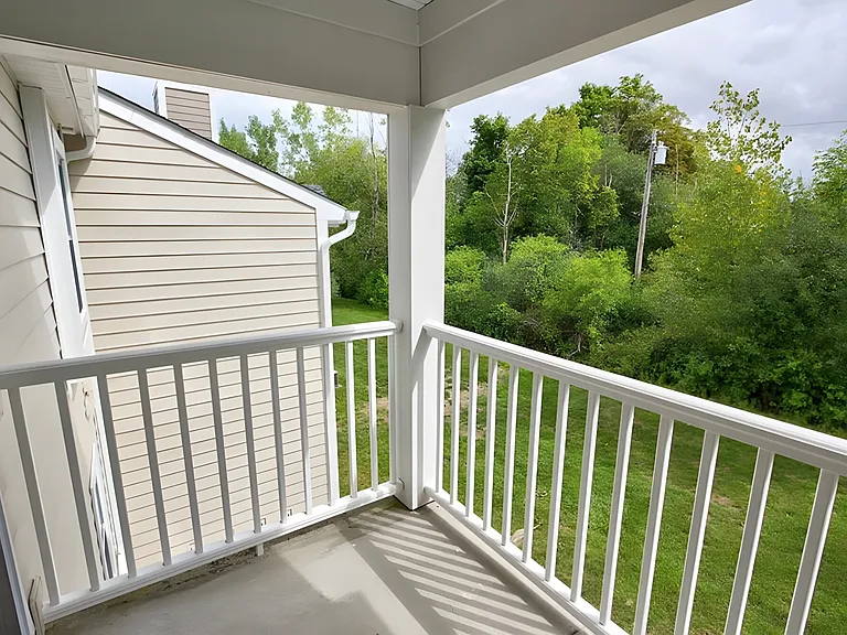 Country Club Manor — Photo 13