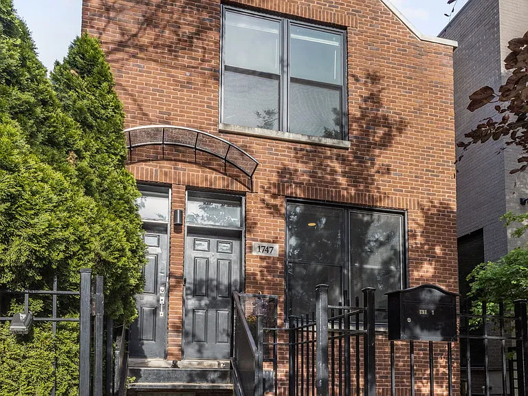 1747 N Wolcott Ave #2 — Photo 2