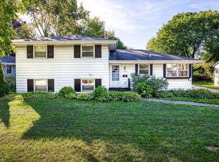 1313 S Riverdale Dr, Appleton, WI 54914