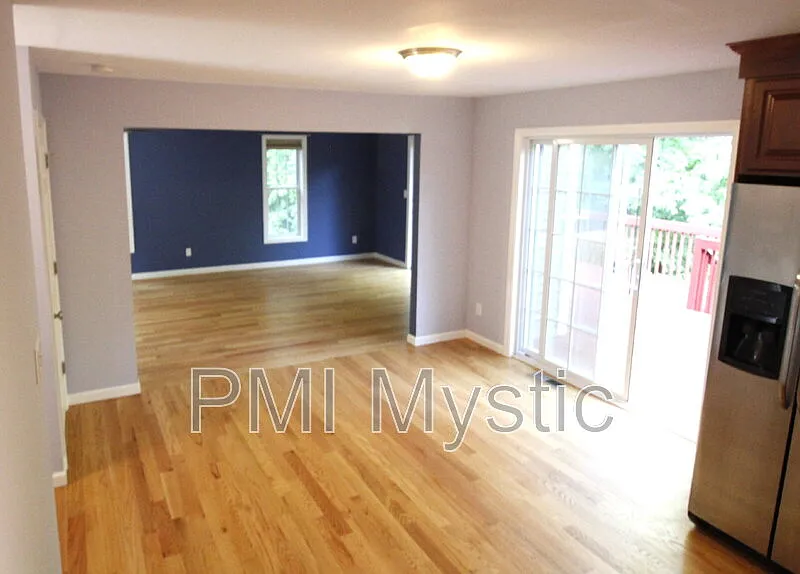 4 bed, 2.5 bath, 2480 sqft, $3,621 — Photo 4