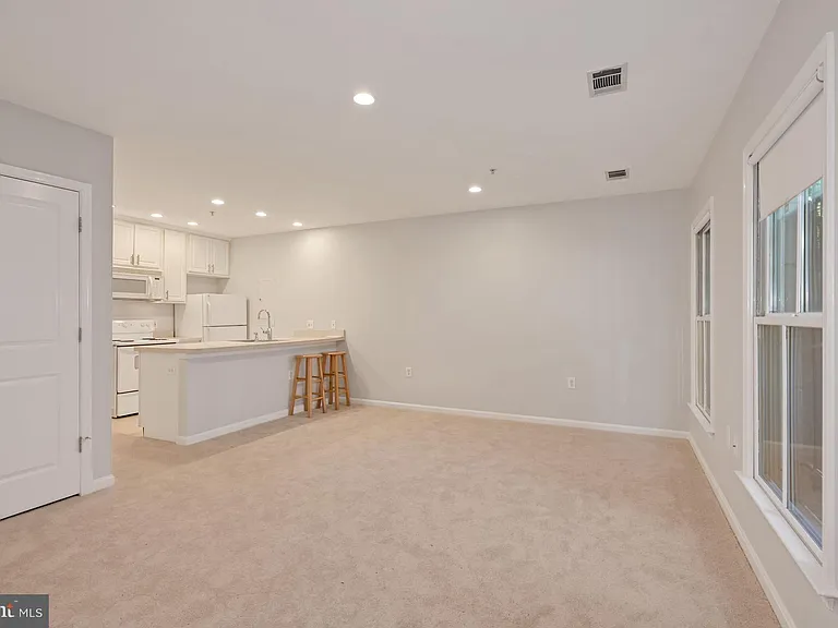 648 C St NE #1 — Photo 5