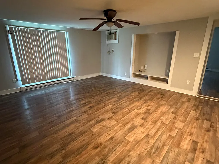 1725 Columbia St #3 — Photo 4