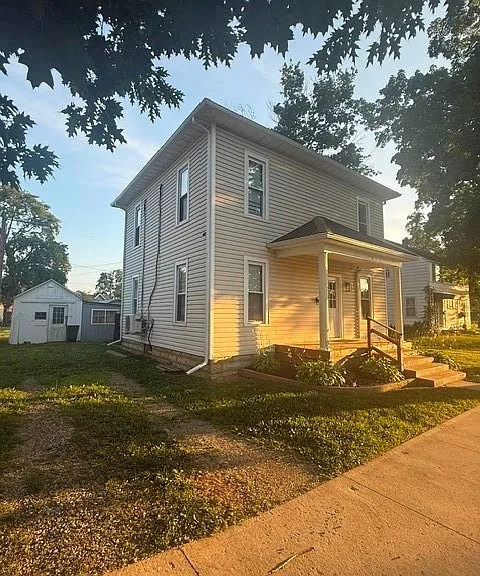 409 W Walnut St — Photo 1