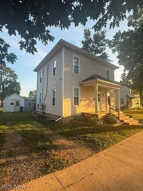 1st image of 409 W Walnut St