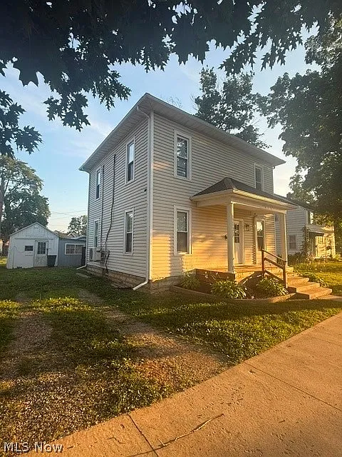 409 W Walnut St