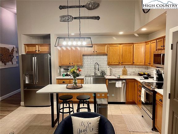 3rd image of 215 S Jefferson Avenue #203