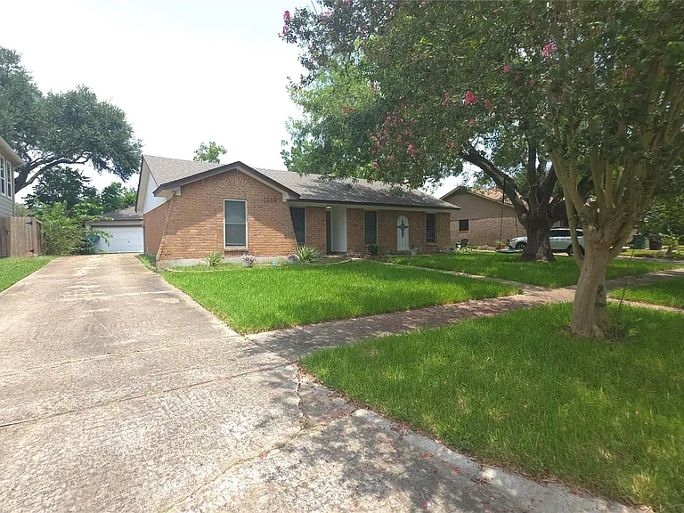 1119 Montour Dr — Photo 2