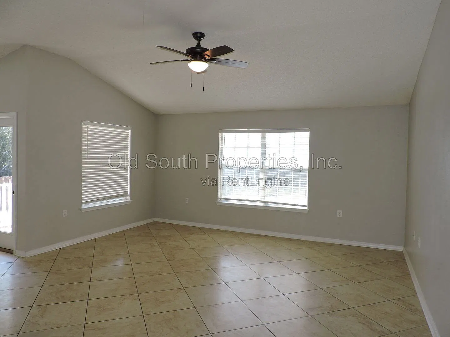 4 bed, 2.0 bath, 1749 sqft, $1,900 — Photo 3