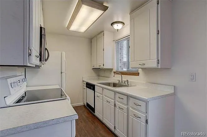 Building Photo - 520 Gladiola St