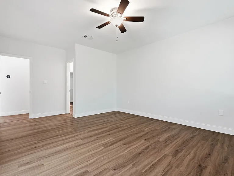 114 Gleneagles Dr — Photo 33