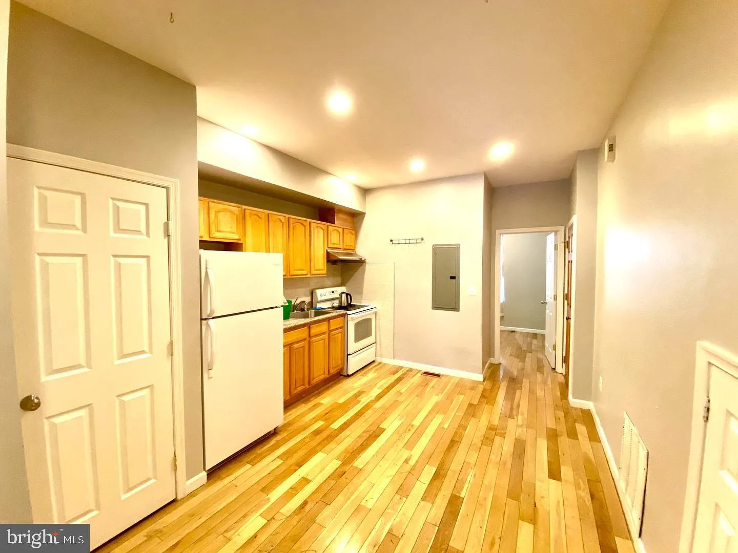 2 bed, 2.0 bath, 750 sqft, $1,950 — Photo 2