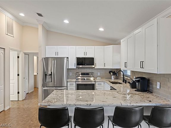 2nd image of 102 NE 17th Ave