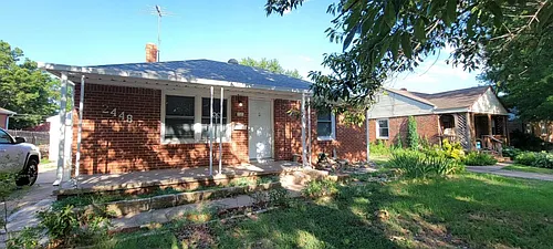 2448 S Victoria Ave Photo 1