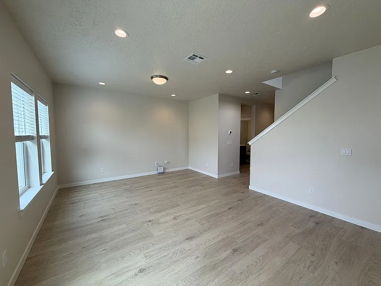 3411 W Scree St — Photo 4