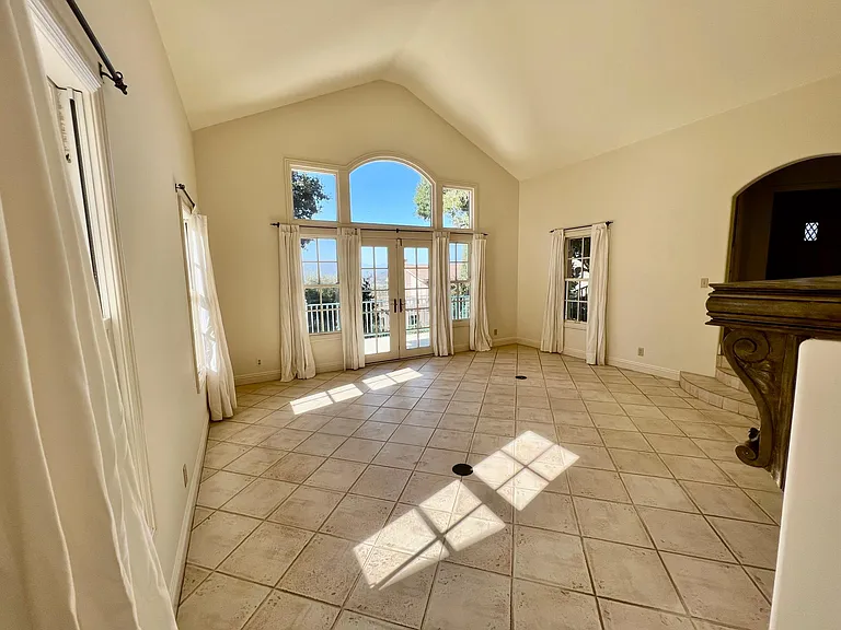 393 Rudolph Dr — Photo 11