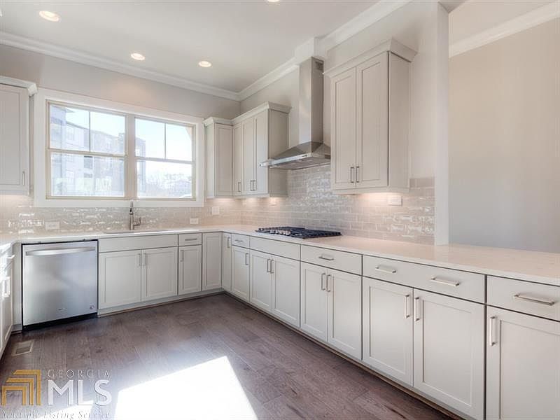 1st image of 320 Lantana Ln #15